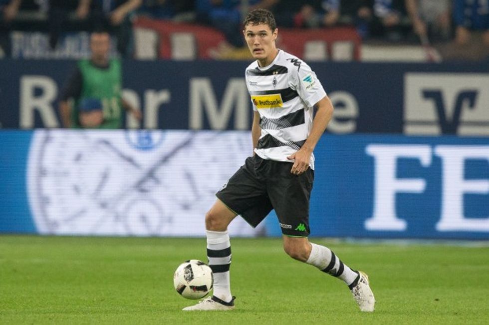 GELSENKIRCHEN, GERMANY - OCTOBER 02: Andreas Christensen of Borussia Moenchengladbach plays the ball at the Bundesliga match between FC Schalke 04 and Borussia Moenchengladbach at Veltins-Arena on October 2, 2016 in Gelsenkirchen, Germany. (Photo by Maja Hitij/Bongarts/Getty Images)