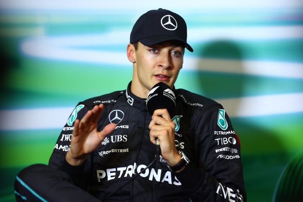 George Russell flet për shtypin në Meksikë