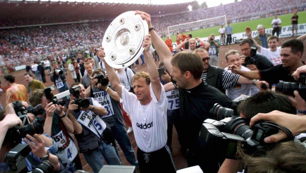 GERMANY - MAY 09: FUSSBALL: 1. BUNDESLIGA 97/98, 09.05.98, HAMBURGER SV - KAISERSLAUTERN 1:1, KAISERSLAUTERN DEUTSCHER MEISTER 1998, Andreas BREHME mit Schale (Photo by Bongarts/Getty Images)