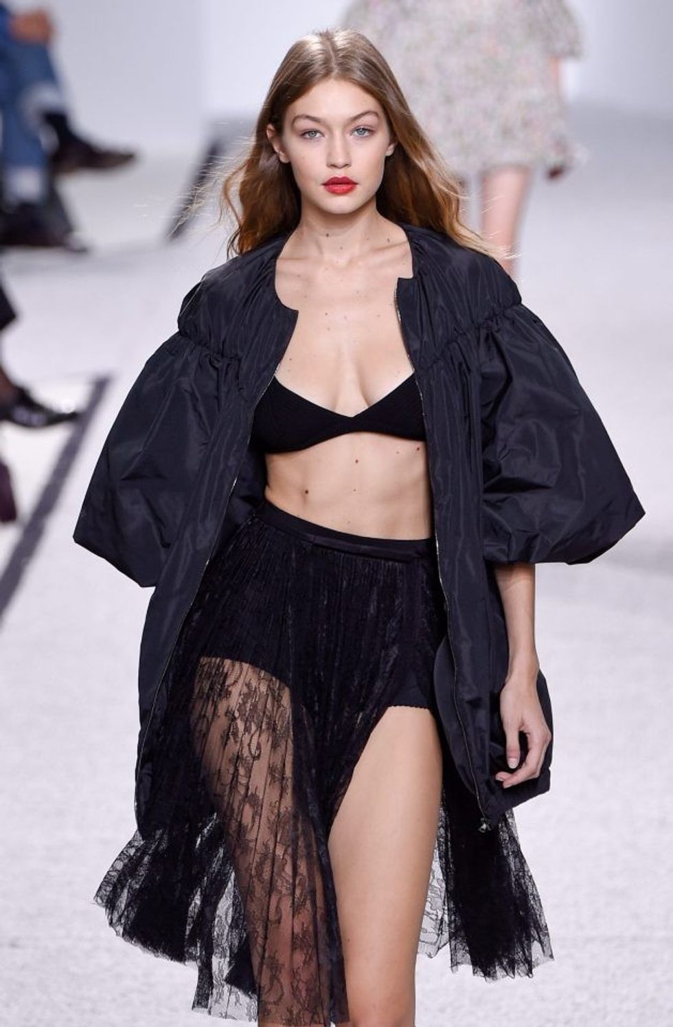 Gigi Hadid, femra më e bukur në botë, tërhiqet seksualisht nga Rihanna dhe Beyonce. Foto: Getty Images