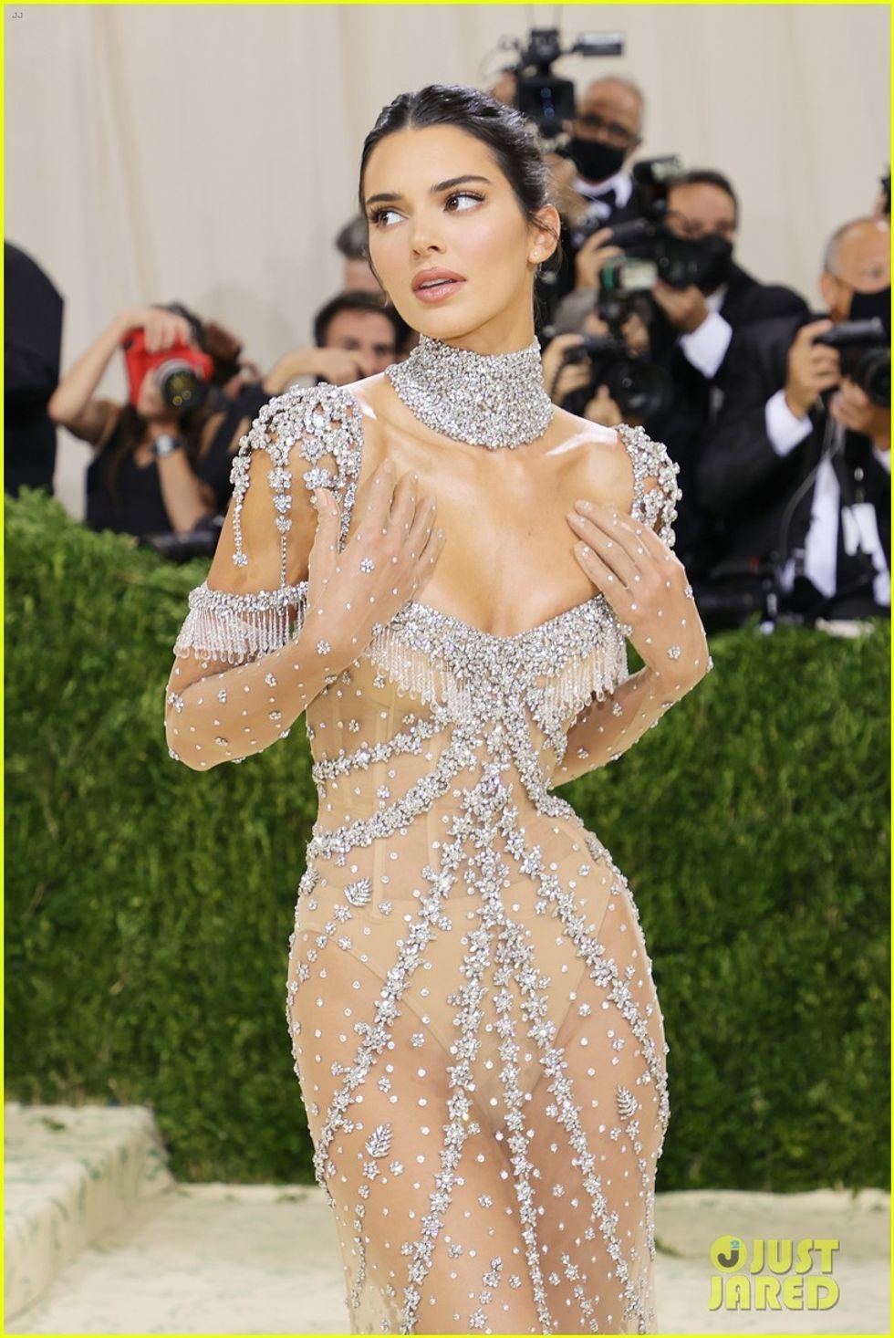 gigi hadid has best reaction to kendall jenner at met gala 2021 15