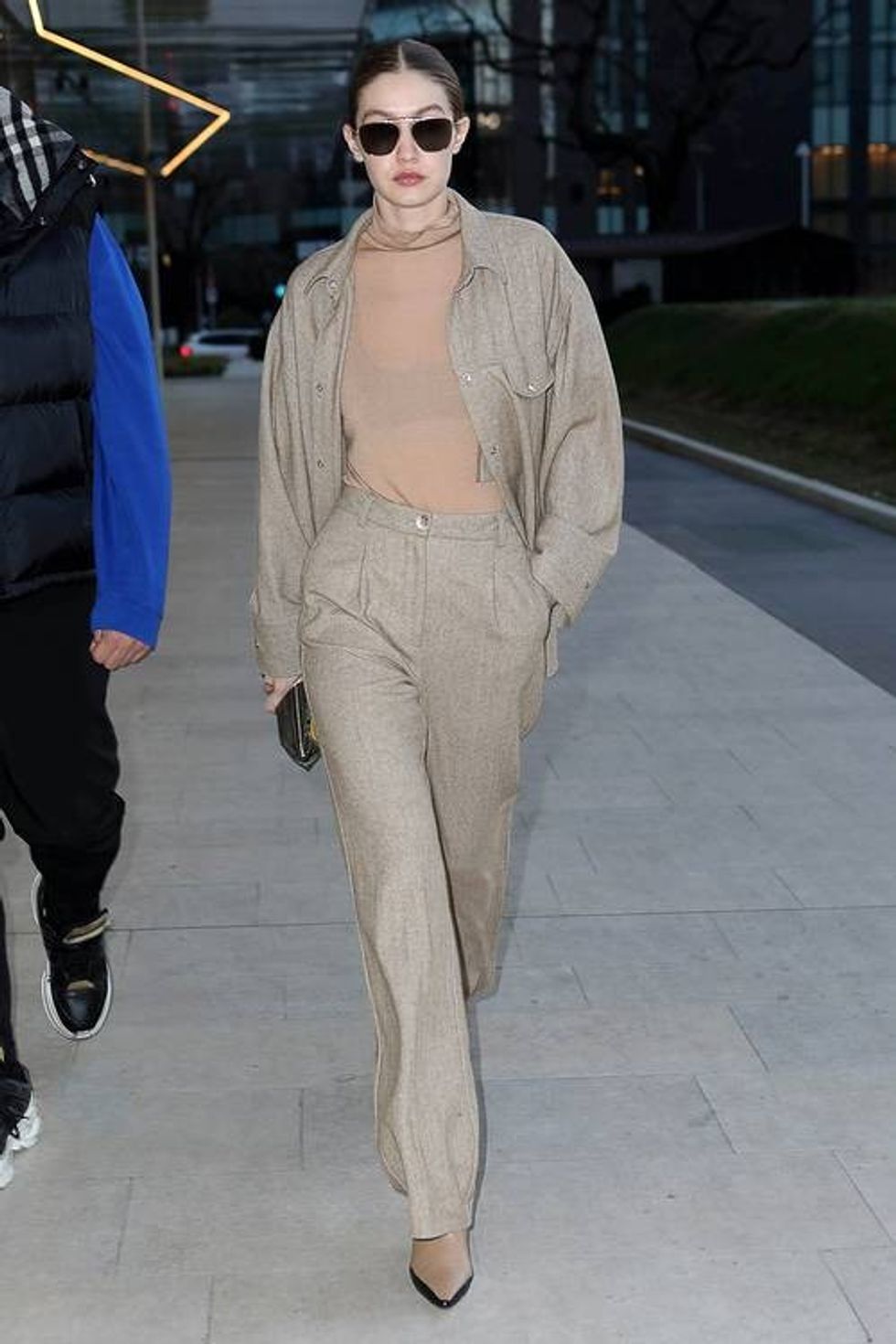 gigi hadid wardrobe basic 285806 1582759412000 main.c