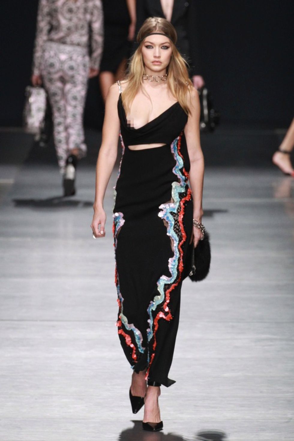 gigi hadid wardrobe malfunction