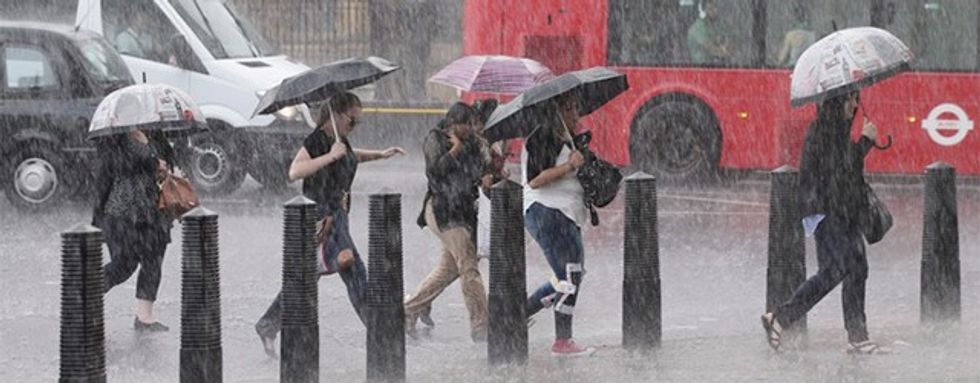 girl_in_rain_by_dannyst600_400