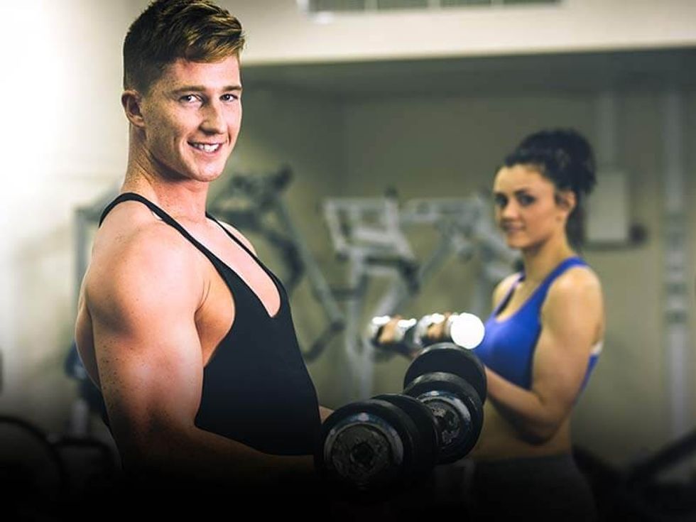 girl looking man in gym 1