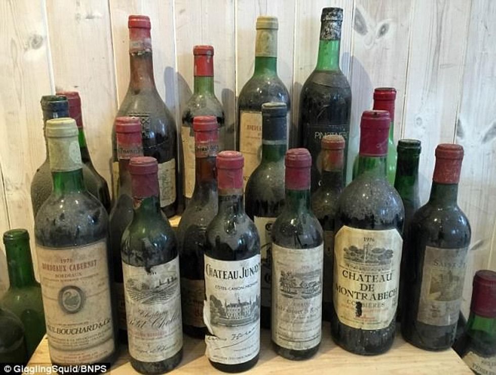 Gjatë renovimit të restorantit gjeten shishet me vere qe kushtojne mijera euro foto 2