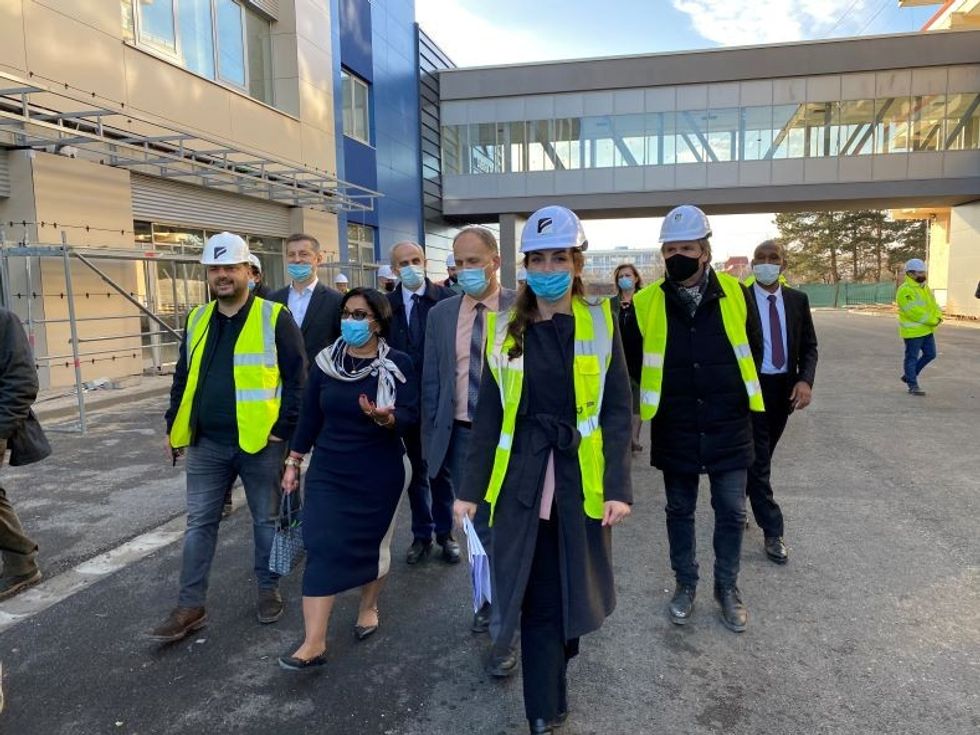 Gjate vizites nga Ambasadorja e Emirateve te Bashkuara 2