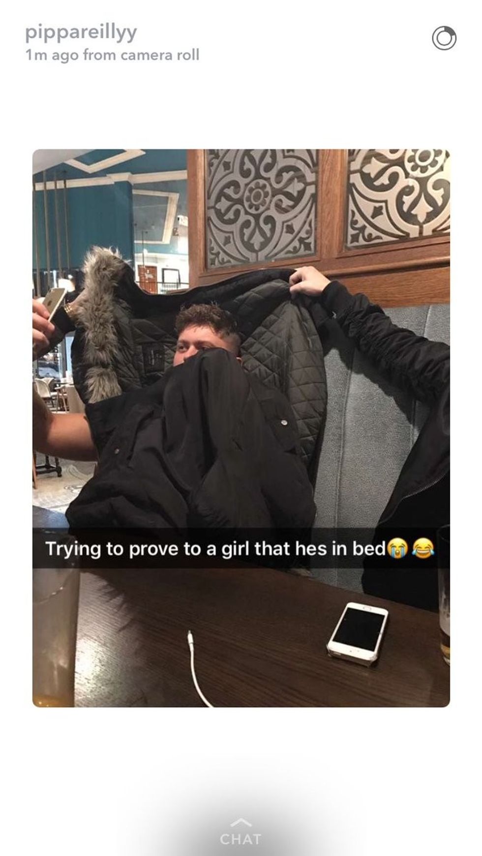 Gjeti mënyrën e përkryer per te mashtruar te dashuren se eshte duke fjetur ne shtepi foto 2