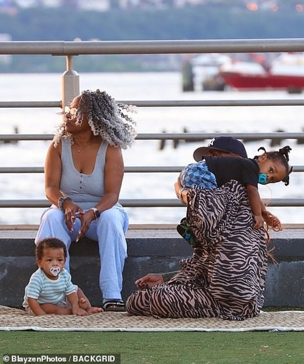 “Gjithmonë kam menduar se fillimisht do të ishte martesë, pastaj një fëmijë, por kush thotë se duhet të jetë kështu”, tha ajo për median në prill 2022.