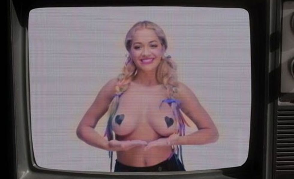 Gjoksi i Ritës ekspozohet i tëri