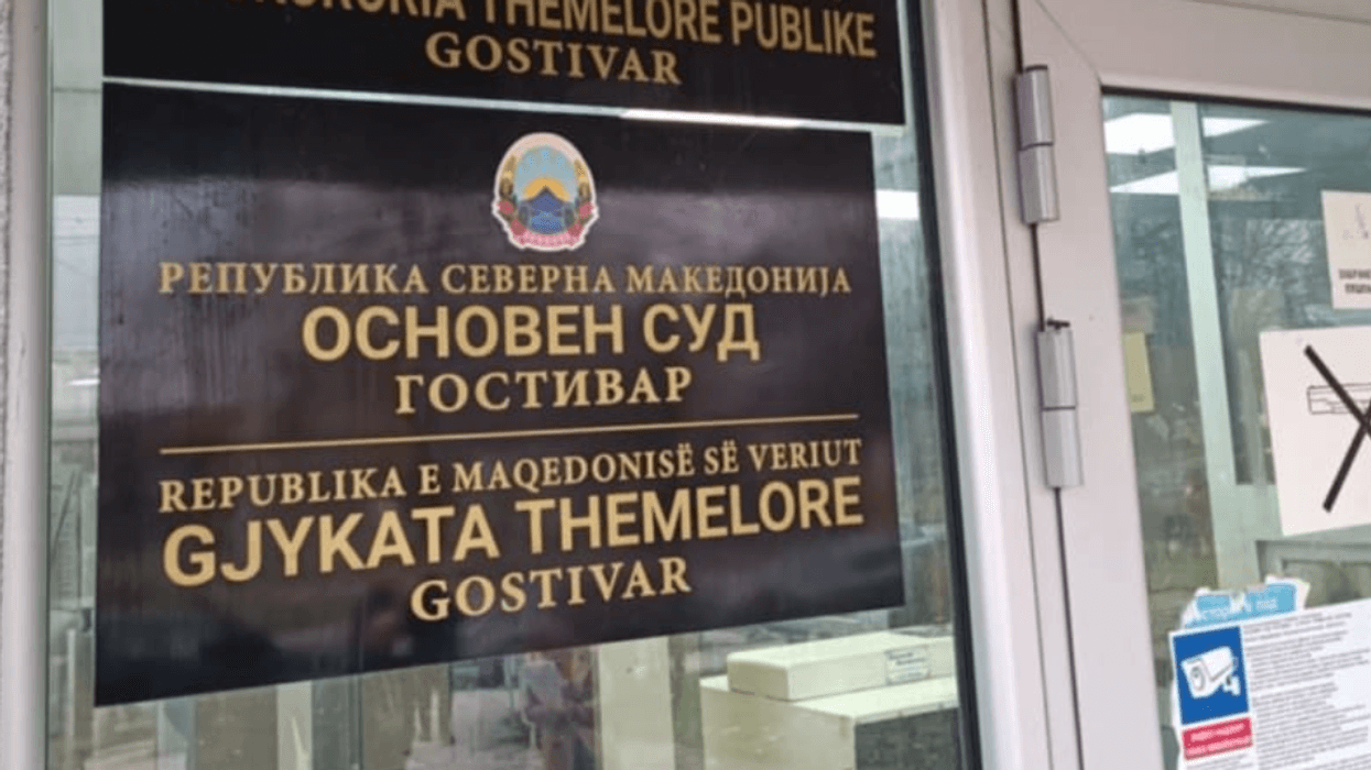 Hetim ndaj kryetarit të një gjykate dhe një administratori, kërkuan 8000 euro për të ndikuar te gjykatësit në Gostivar Hetim ndaj kryetarit të një gjykate dhe një administratori, kërkuan 8000 euro për të ndikuar te gjykatësit në Gostivar