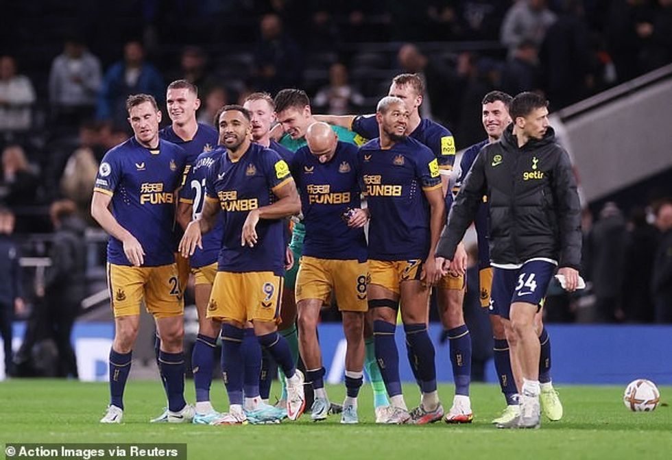 Golat e pjesës së parë të Callum Wilson dhe Miguel Almiron çuan mysafirët në avantazh 2-1 në pjesën e parë