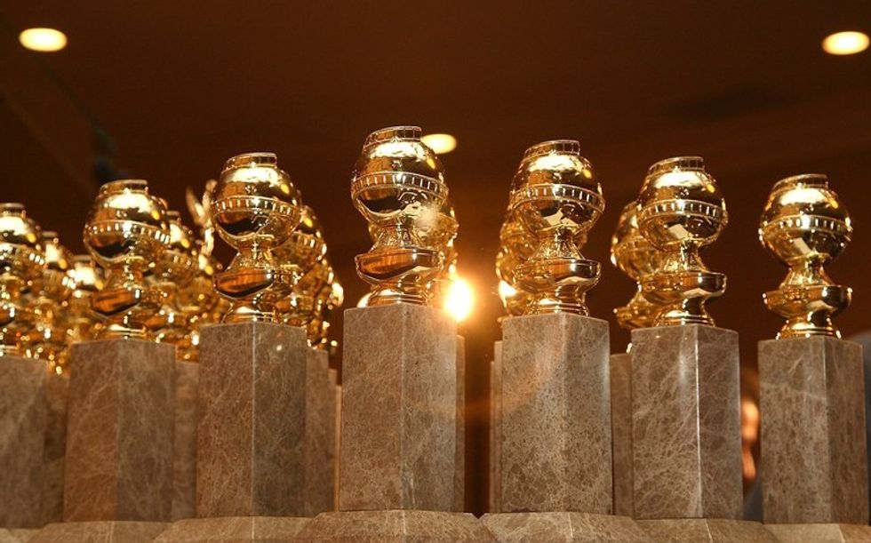 golden globes statues