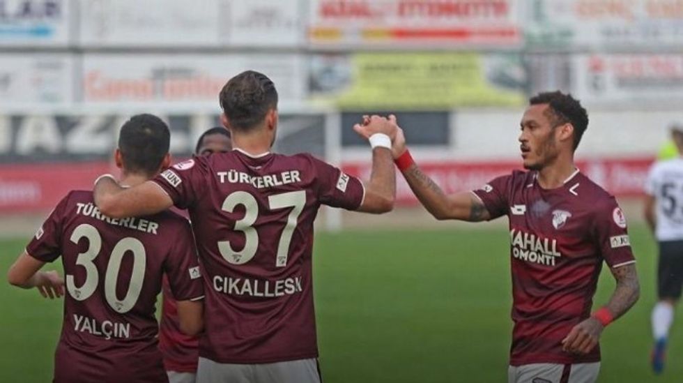 Goztepe de Cikalleshi bir adim onde 55981