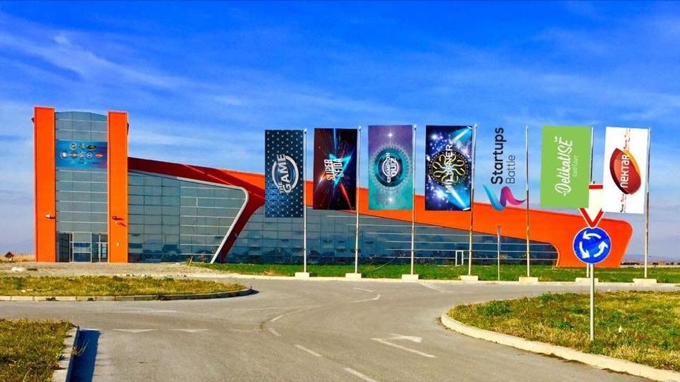 GRAND MEDIA Entertainment