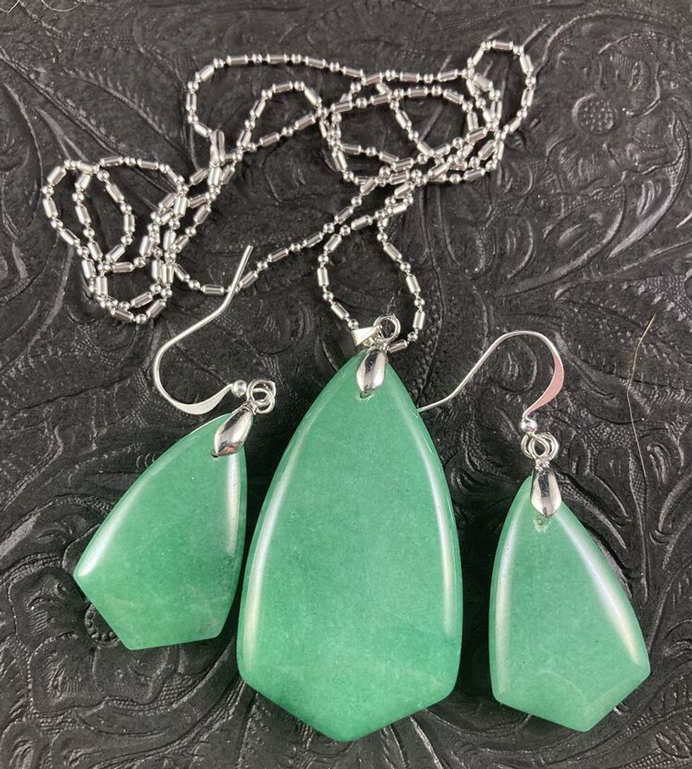 GREEN AVENTURINE STONE SET