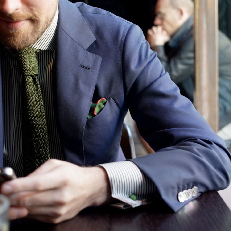 Green tie green details men style fashion menswear suit