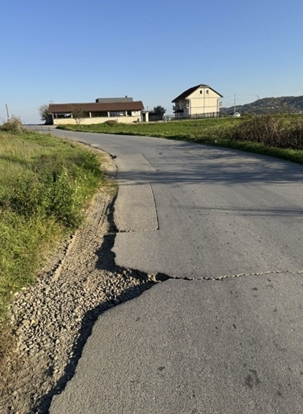 Grope ne rrugen Nikolle Kacorri ne Fshatin Firze Gjakove