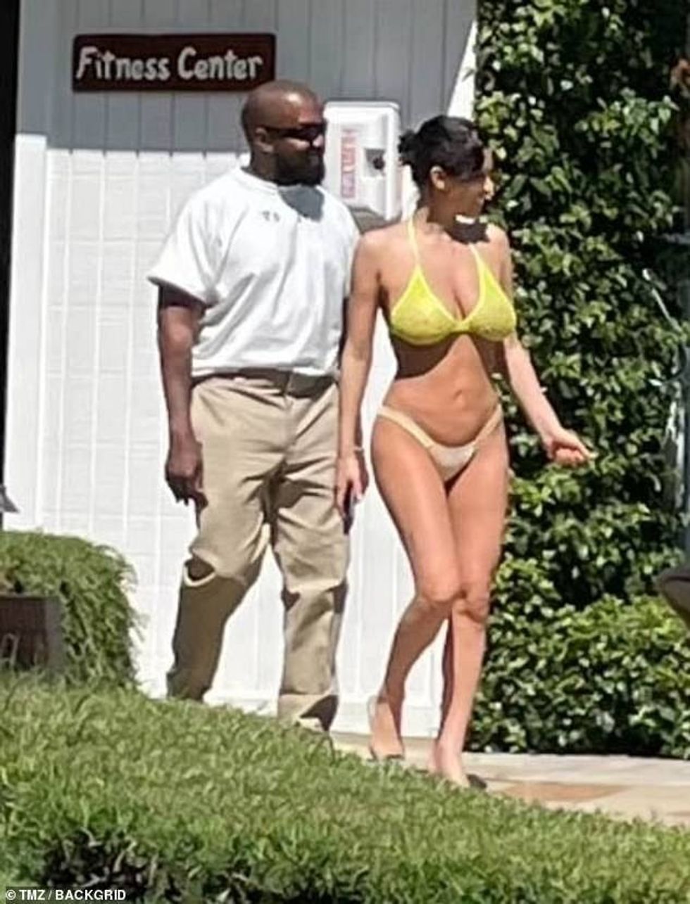 Gruaja e Kanye West, Bianca Censori, shfaqi figurën e saj mahnitëse teksa po shijonin një pushim romantik në fundjavë në një hotel luksoz në Santa Barbara County, Kaliforni, të shtunën.