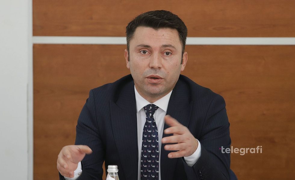 Grupi Parlamentar i LVV se konference Mimoza Kusari e Adnan Rrustemi foto Ridvan Slivova 7 e1705749703392