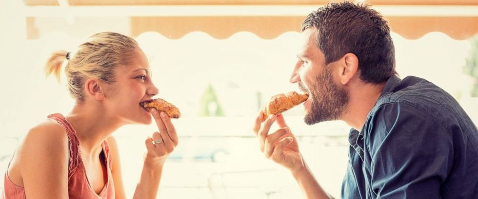 GTY couple eating kab 140313 992