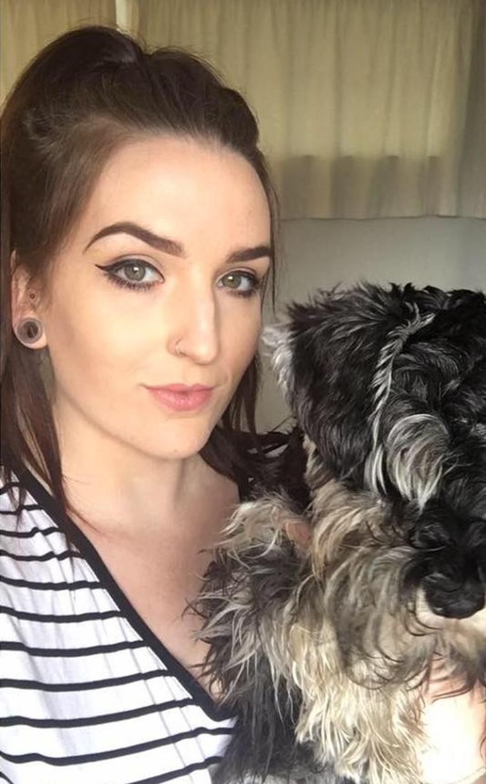 Guirey me qenin e saj Teddy