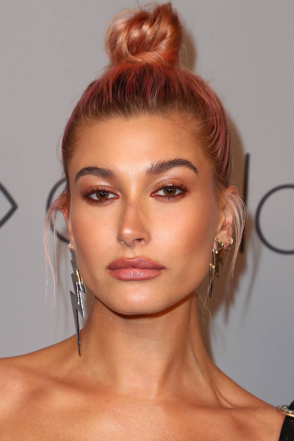 hailey baldwin glamour 3may18 gettyimages 902409794 p