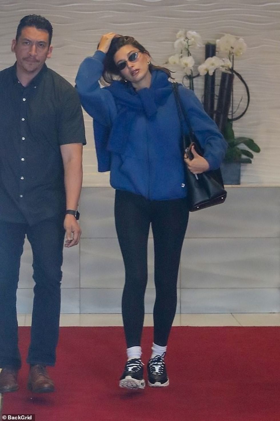 Hailey Bieber u nis për një ditë spa relaksuese në Beverley Hills të enjten pasi uli flokët natën e parë që kur lindi djalin e saj Jack Blues.