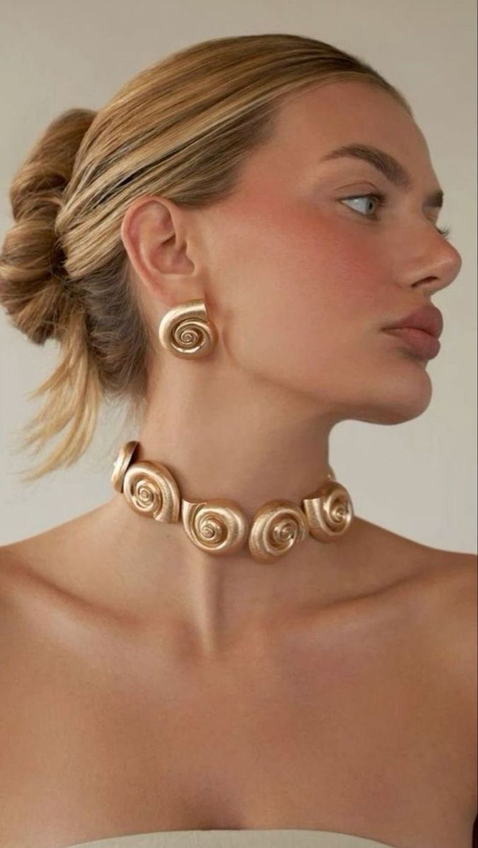 Hailey Bieber u sigurua që të na provonte se stili retro