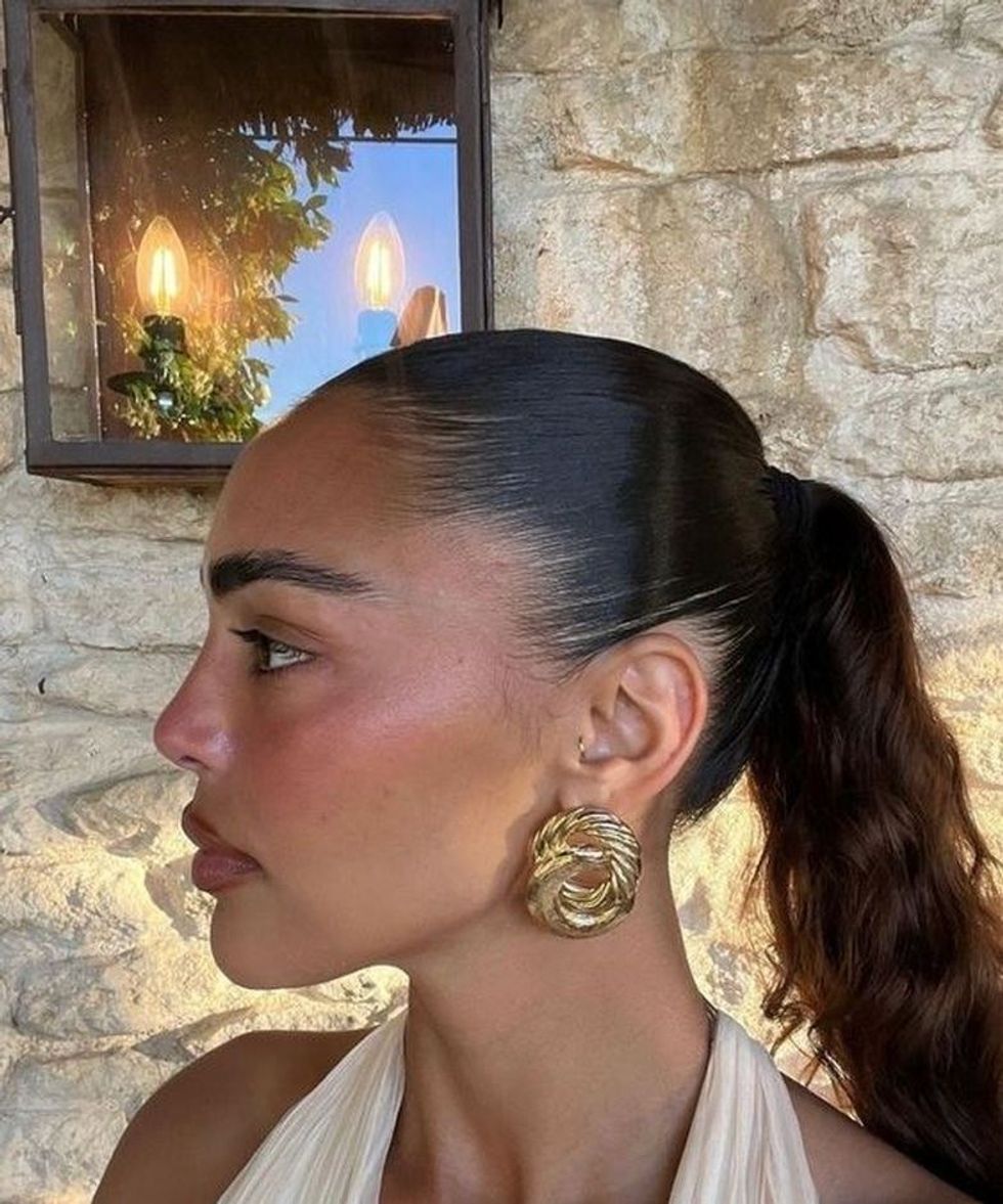 Hailey Bieber u sigurua që të na provonte se stili retro