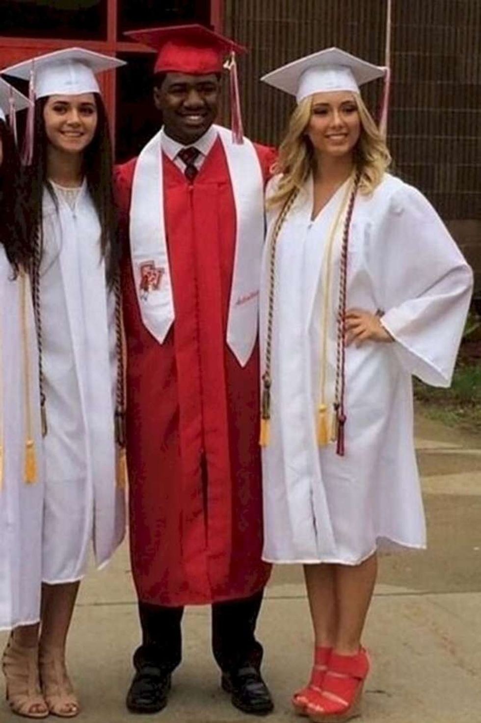 Hailie e përfundoi shkollën e mesme, gjë të cilën nuk e kishte bërë babai i saj.