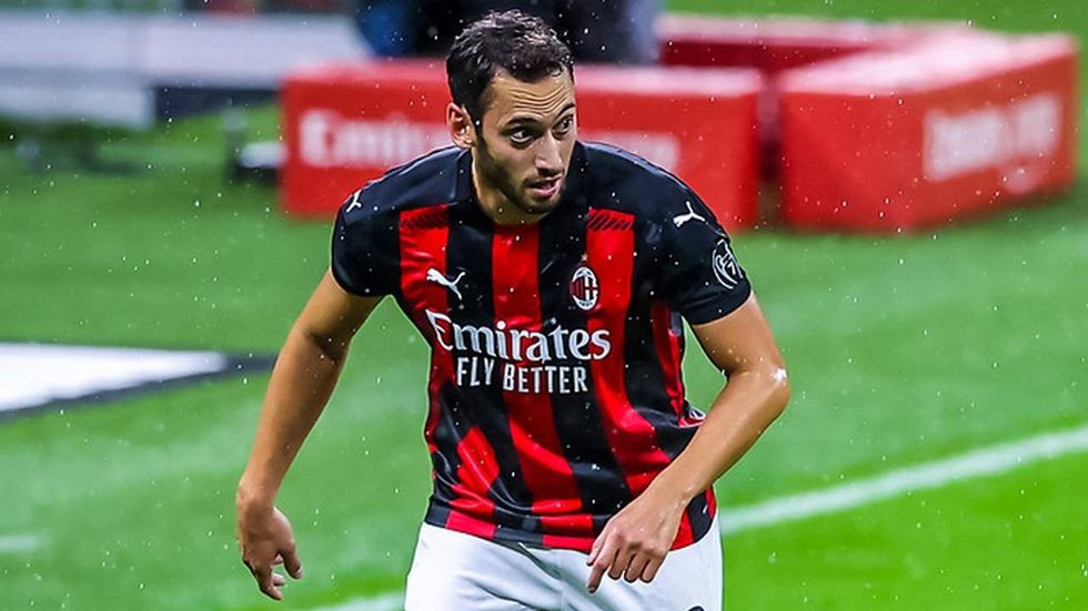 hakan calhanoglu milan 1srx6wde7e7ek13u2hmrc46bea