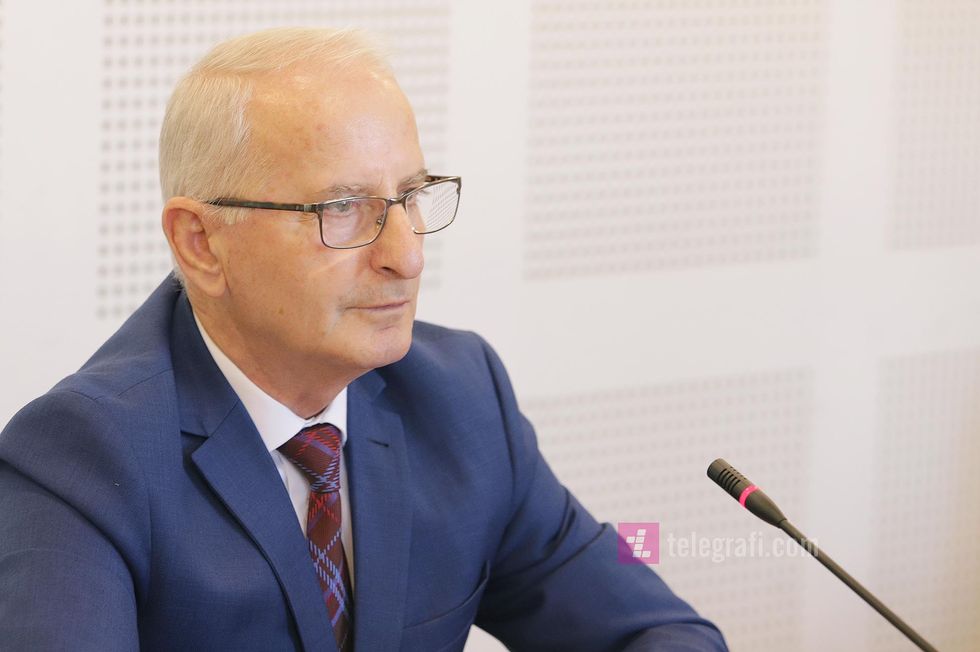 Haki Shatri intervistohen nga Komisioni Hetimor Parlamentar ne lidhje me procesin e energjise per periudhen 2006 2008 foto Ridvan Slivova 11