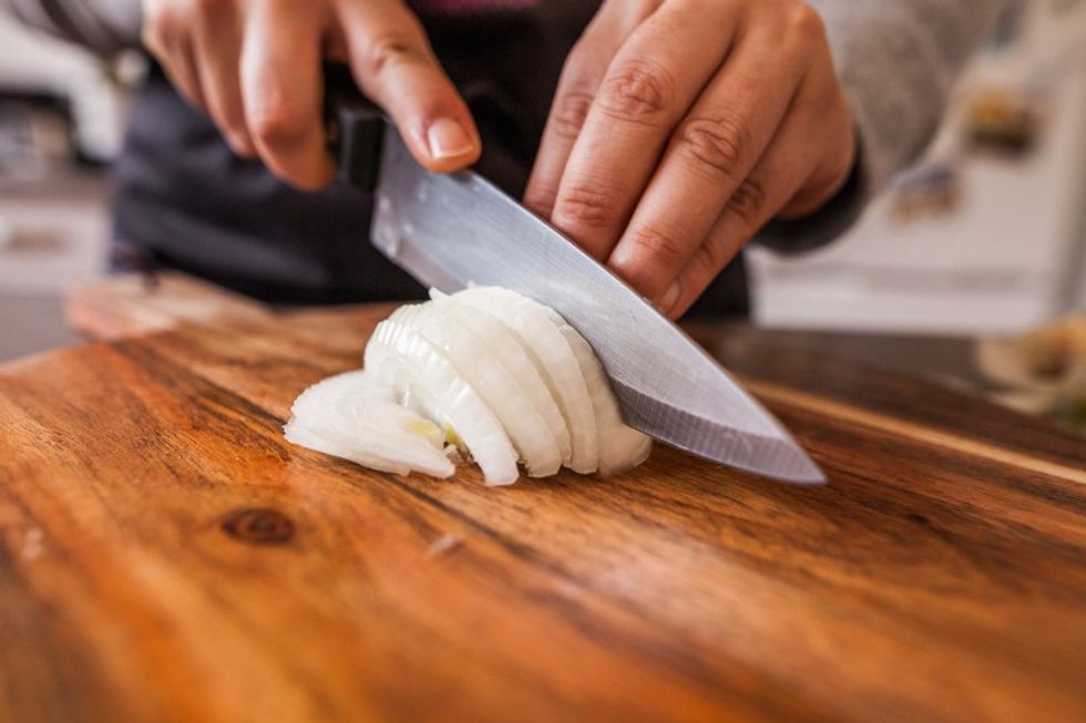 hands smell like onions