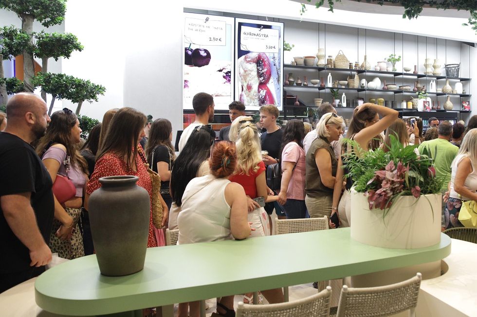 hapja e lokalit te Arbana Osmanit BANA S foto Ridvan Slivova 38 scaled