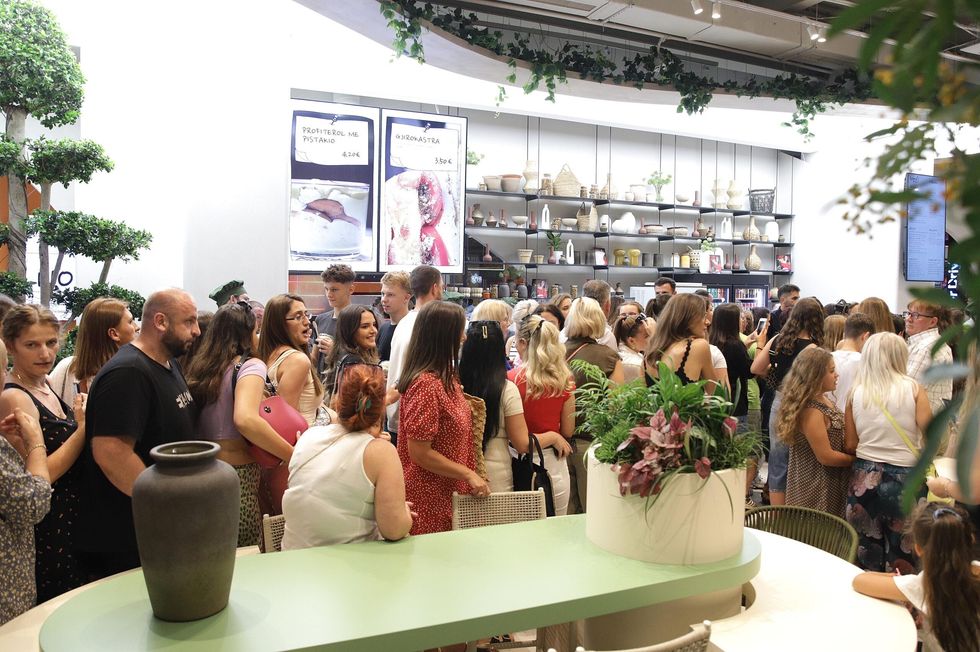 hapja e lokalit te Arbana Osmanit BANA S foto Ridvan Slivova 39 scaled