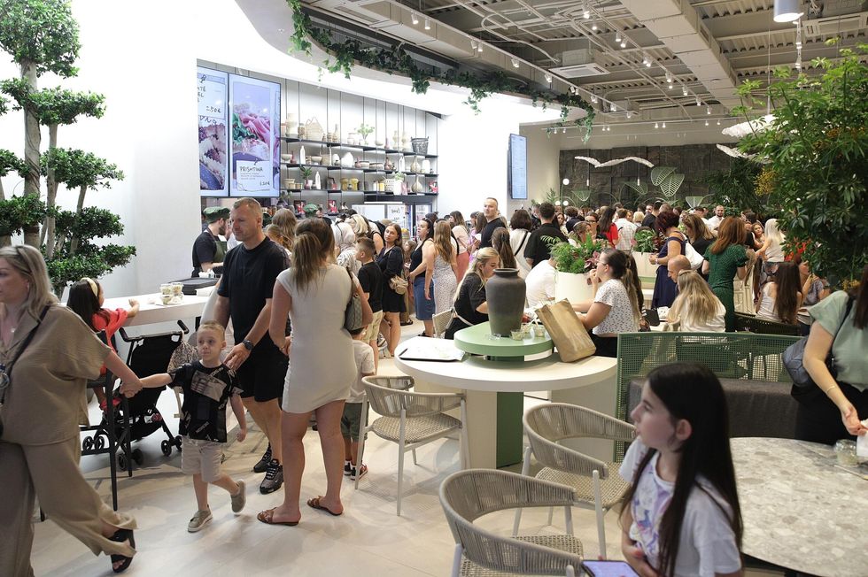 hapja e lokalit te Arbana Osmanit BANA S foto Ridvan Slivova 40 scaled