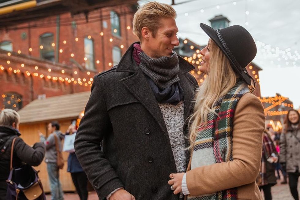 happy couple under holiday lights 925x.progressive