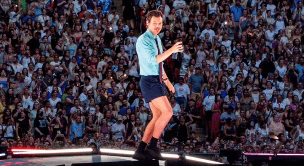 Harry Styles thyen rekordin e “Coldplay” në Wembley me 12 koncerte