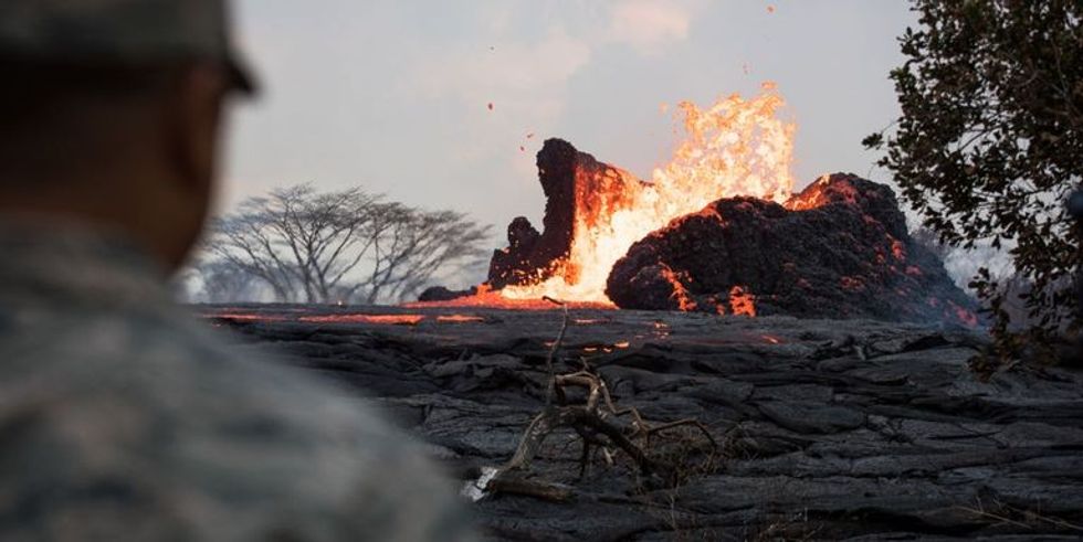 hawaii volcano eruption kilauea lava lake soldier 1527165224