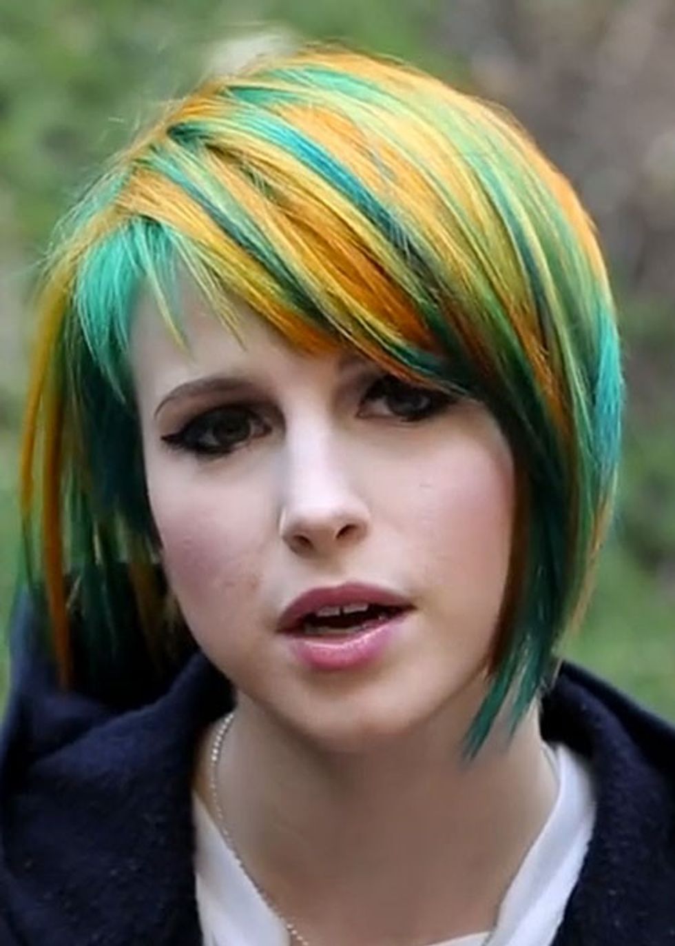 hayley williams hair green orange