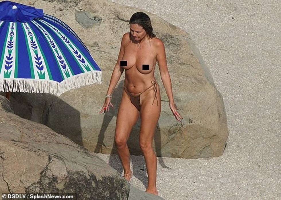 Heidi Klum tregoi fizikun e saj supermodele duke dalë topless në plazh me bashkëshortin e saj Tom Kaulitz në St. Barts të dielën.