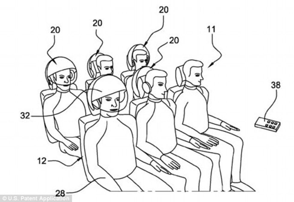 Helmeta qe mbrone nga zhurma ne aeroplan foto 2