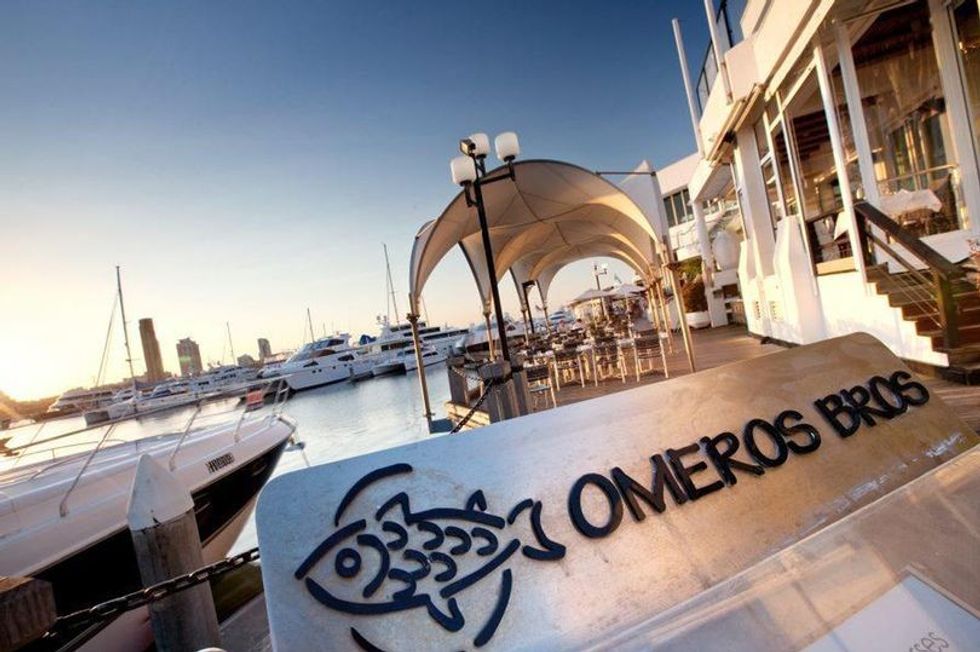 Hëngri drekën e 500 eurove kerceu ne det dhe provoi te largohet duke notuar foto 2