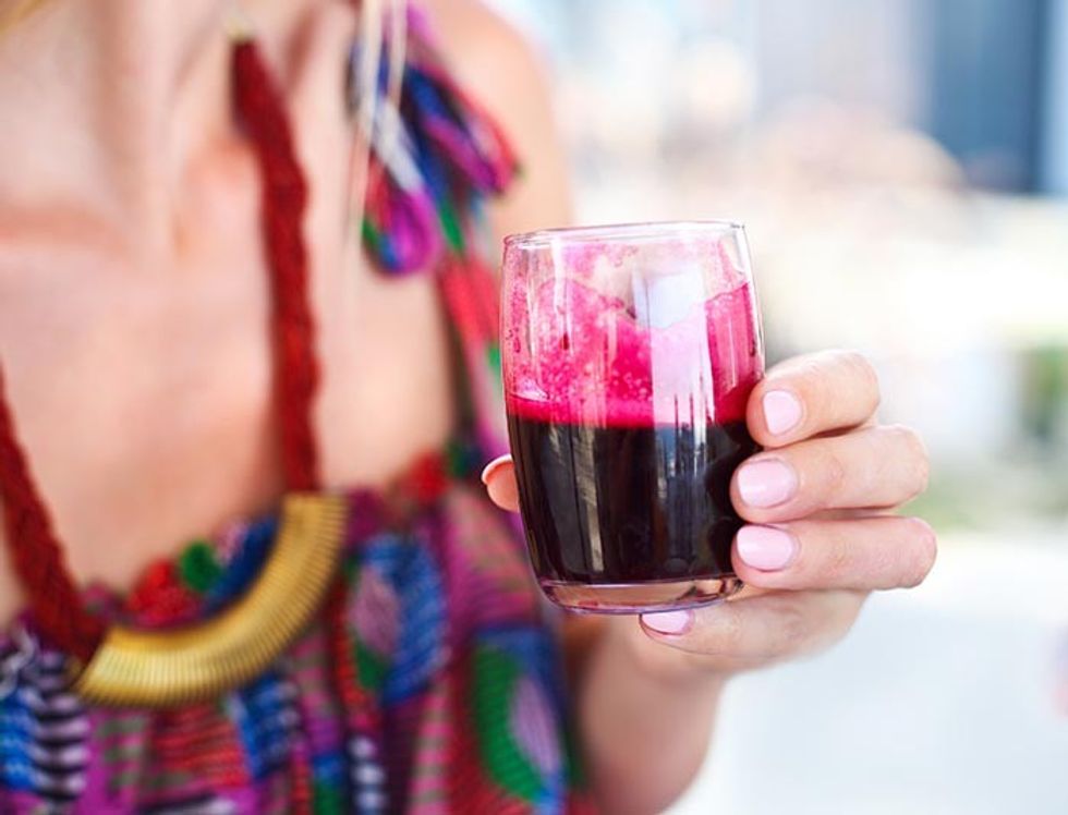 holding-glass-of-a-beetroot-juice