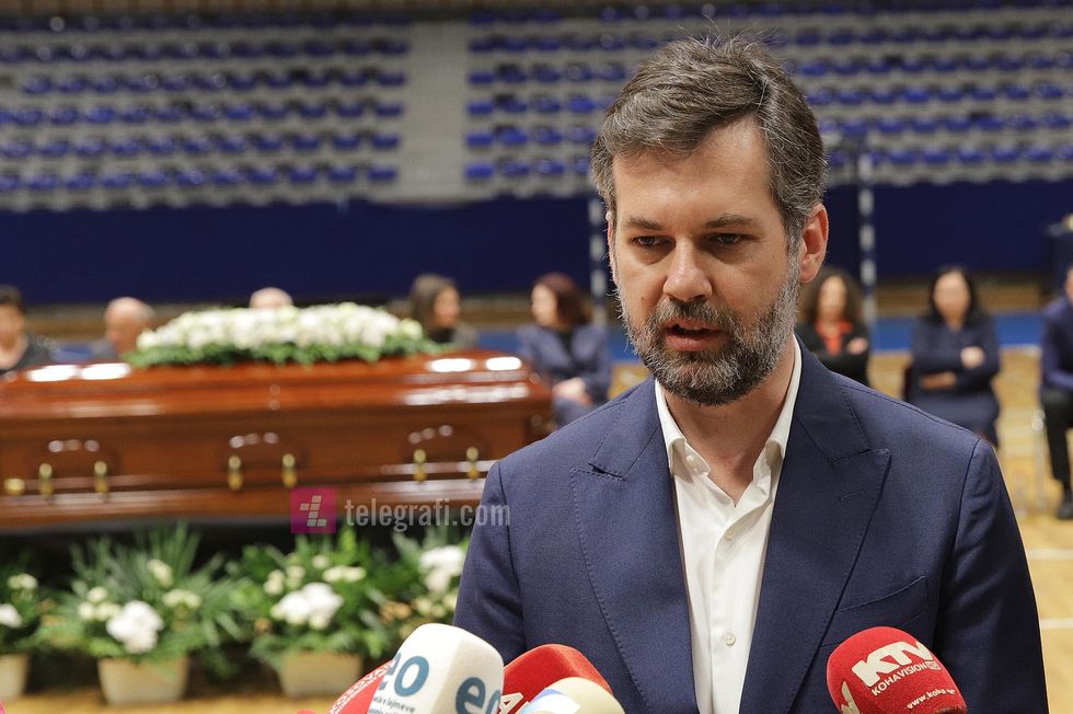 Homazhe funeralit Xhevdet Peci Hajrulla Ceku foto Ridvan Slivova 32