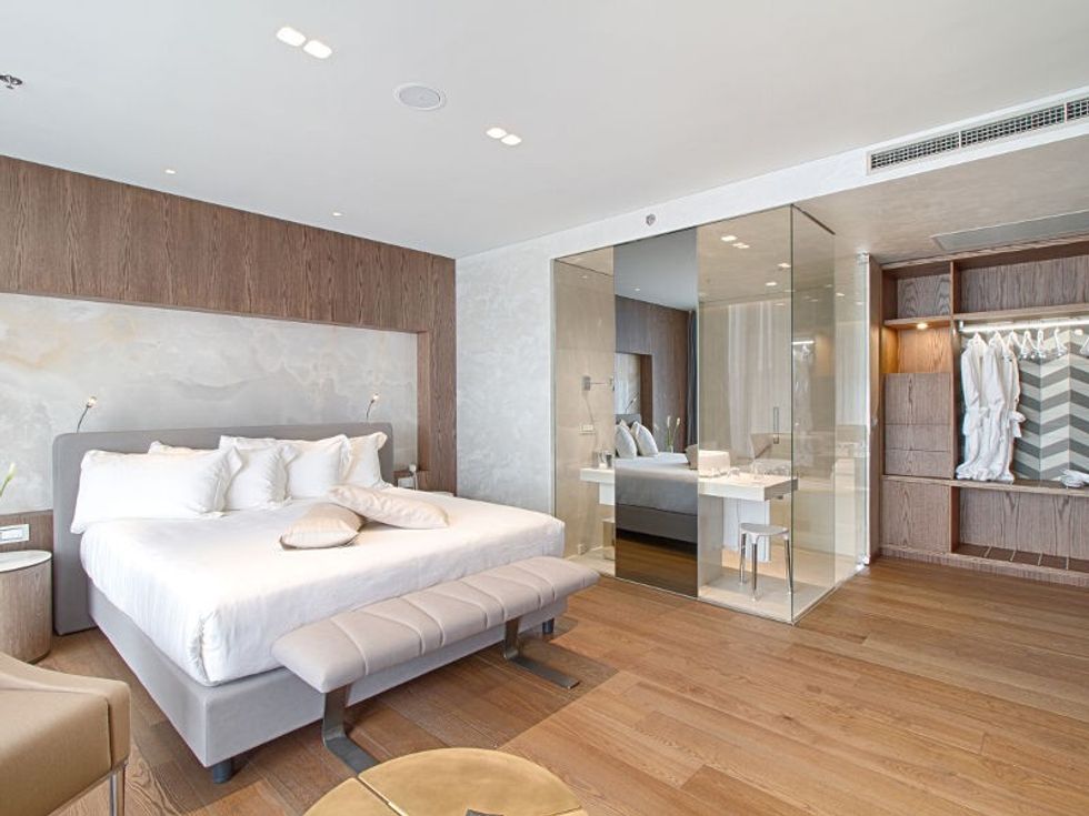 hotel plaza tirana superior room 06