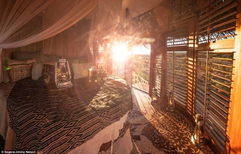 Hoteli i mahnitshëm që ngjanë me çerdhe gjigante shpezësh foto 3