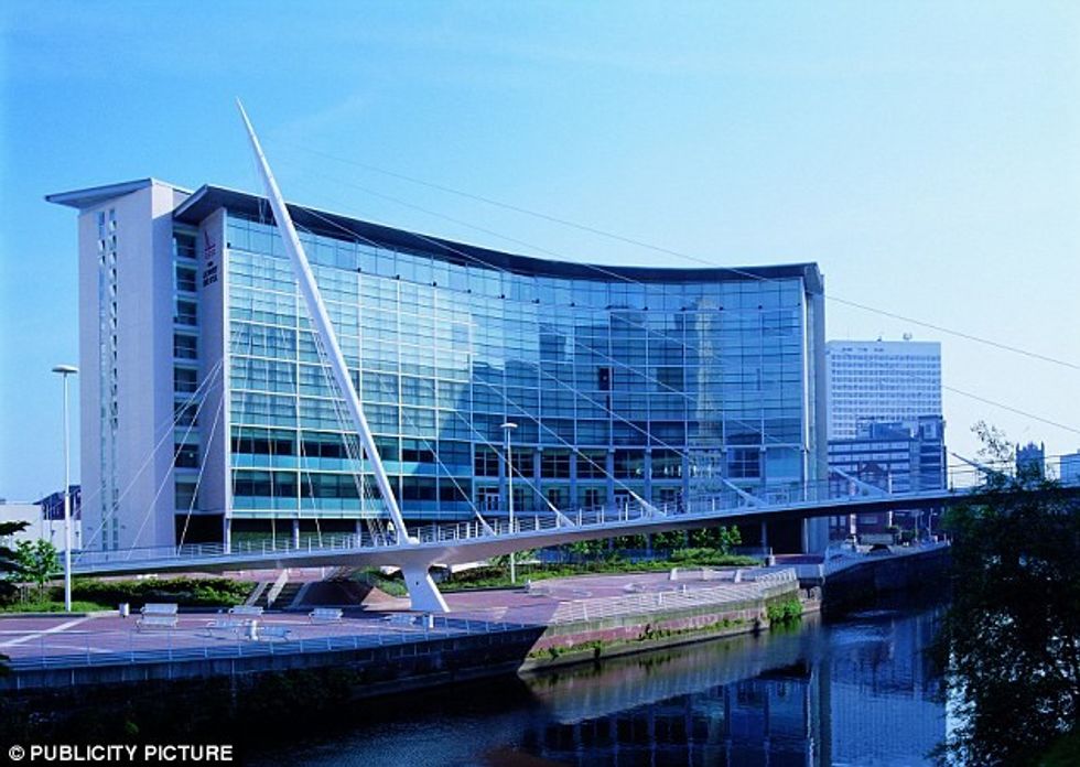 Hoteli ku jeton Jose Mourinho, por edhe paul Pogba dhe Henrikh