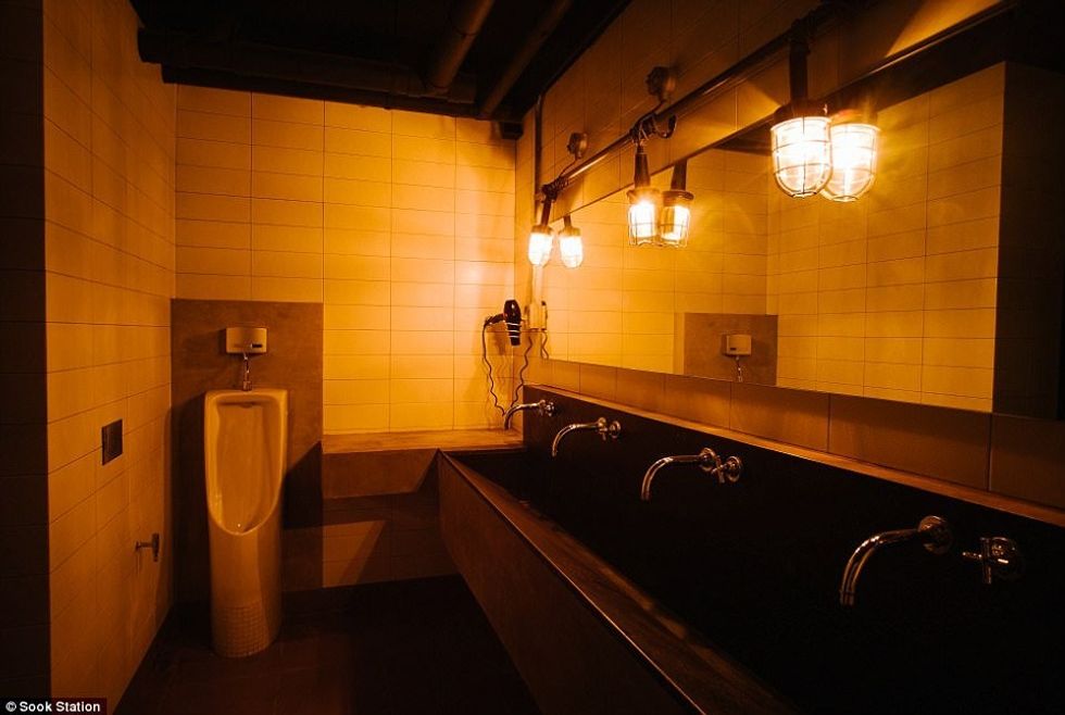 Hoteli që ngjanë me burgun atraksion per vizitoret qe duan te flene ne qeli foto 5